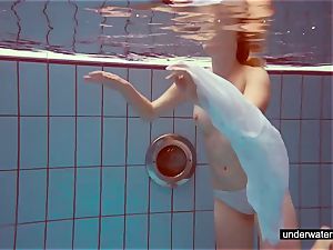 ultra-cute Melissa plays underwater